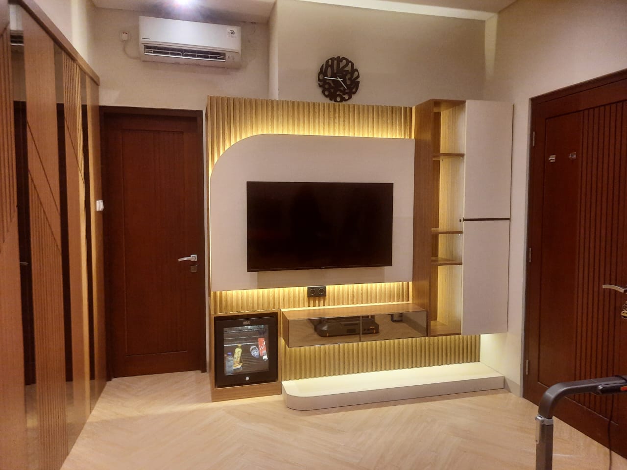 TV Wall Modern Minimalis — Portfolio Desain Interior ARTUDIO
